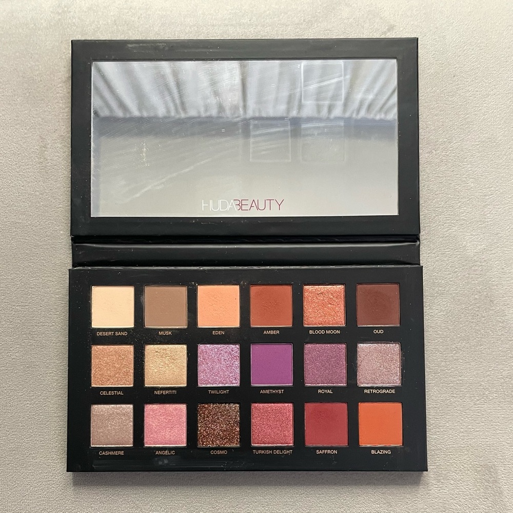 Huda Beauty Desert Dusk Palette